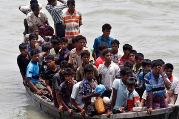 নাফনদী থেকে রোহিঙ্গাবাহী ৬ টি নৌকা ফেরত
