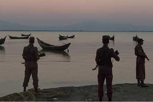 ফের রোহিঙ্গাবাহী ২ নৌকা ফেরত পাঠালো বিজিবি 