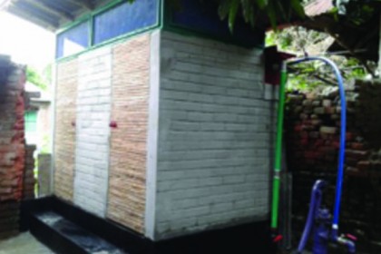 দিনাজপুরে পরিবেশবান্ধব 'বাংলা টয়লেট'
