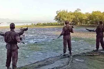 নাফ নদী থেকে রোহিঙ্গাবাহী তিন নৌকা ফেরত