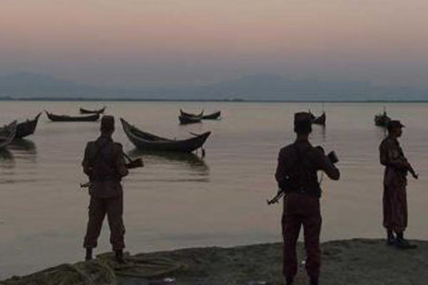 রোহিঙ্গাবাহী ৩৪ নৌকা ফেরত পাঠালো বিজিবি