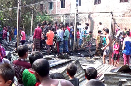 লক্ষ্মীপুরের ৪টি দোকান আগুনে পুড়ে ছাই