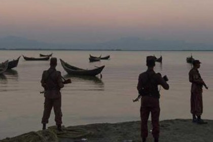 রোহিঙ্গাবাহী ৩৪ নৌকা ফেরত পাঠালো বিজিবি