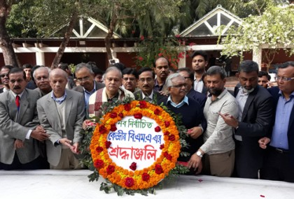 বিএমএ'র নব-নির্বাচিত নেতৃবৃন্দের জাতির জনকের মাজারে শ্রদ্ধা