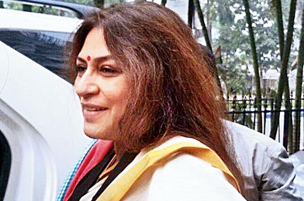সেদিনের পর যত্ন করে চুল আঁচড়াতে পারেন না রূপা