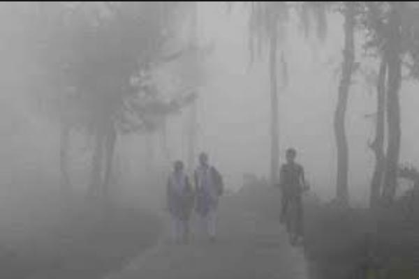 শীতে কাঁপছে লালমনিরহাট, আগুন পোহাতে গিয়ে মৃত্যু