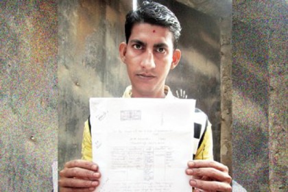 ফেরিওয়ালার নাম ভাঙিয়ে লাখ লাখ টাকার লেনদেন!