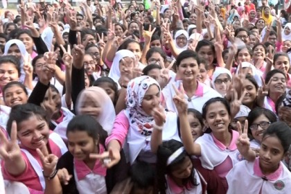 
বরিশালে পাসের হার ও জিপিএ-৫ এ এগিয়ে মেয়েরা
