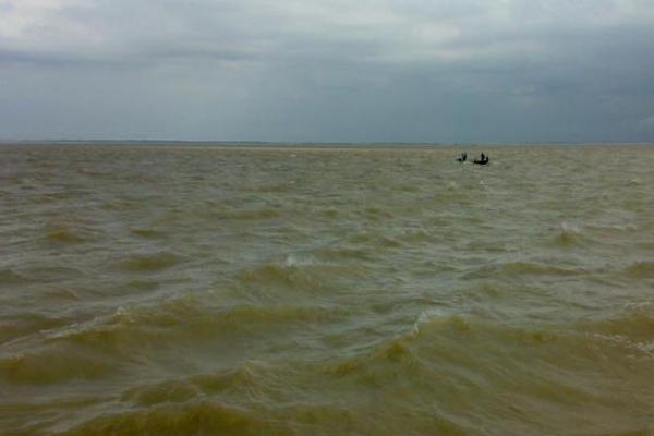 সন্ধ্যা নদীতে ট্রলারডুবিতে নিখোঁজ ১