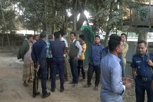 লামায় বিদ্যালয়ের জায়গায় অবৈধ ঘর নির্মাণ  