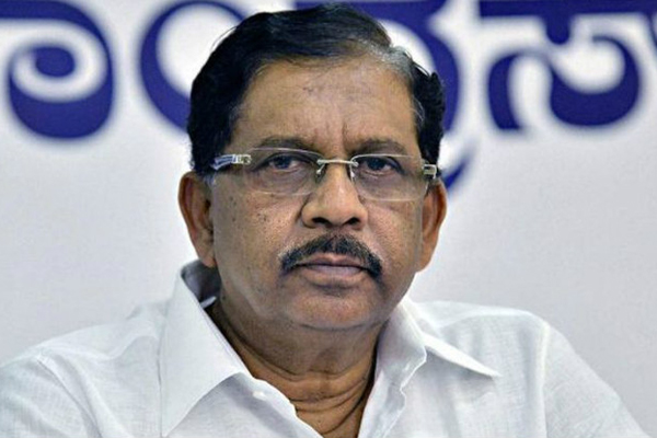 নারীদের পোশাক নিয়ে আপত্তিকর মন্তব্য করায় বিপাকে মন্ত্রী