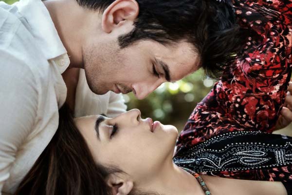 লন্ডনে এক সঙ্গে কৃতি–সুশান্ত