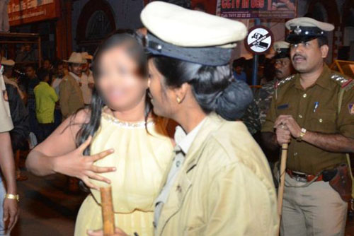 বেঙ্গালুরুতে নারীদের শ্লীলতাহানির ঘটনায় আটক ৬