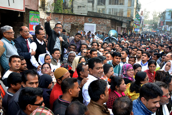 বগুড়ায় বিএনপি'র কালো পতাকা মিছিল
