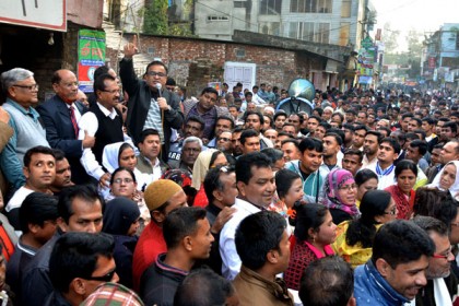 বগুড়ায় বিএনপি'র কালো পতাকা মিছিল
