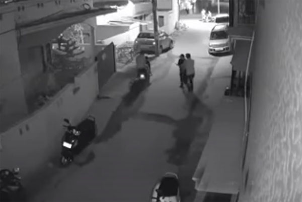 ‘যতবার মিনি স্কার্টে থাই দেখাবে, ততবার ঝাঁপাব!’