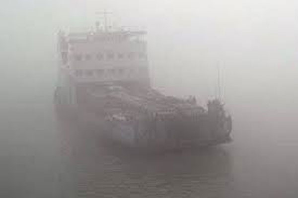 পাটুরিয়া-দৌলতদিয়াসহ ৩ নৌরুটে ফেরি চল‍াচল বন্ধ