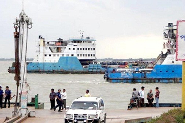 পাটুরিয়া-দৌলতদিয়া নৌরুটে ফেরি চলাচল শুরু