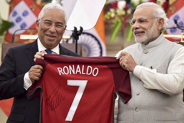 মোদিকে নিজের জার্সি উপহার দিলেন রোনালদো