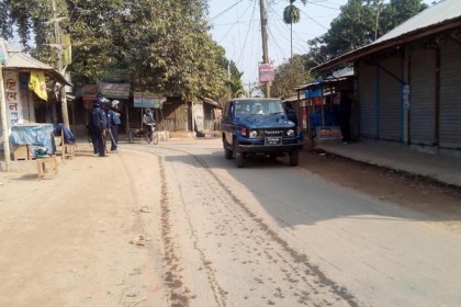অর্ধদিবস হরতালে অচল খানসামা
