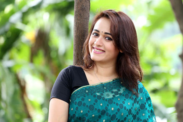 নতুন ব্যবসা খুলছেন অহনা