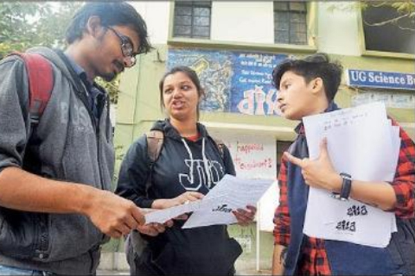 বিশ্ববিদ্যালয়ের ছাত্রভোটে প্রার্থী সমকামী ছাত্রী