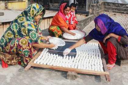 ঝিনাইদহের ঘরে ঘরে কুমড়া বড়ি তৈরির উৎসব