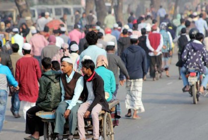 মোনাজাত শেষে ঘরমুখো মুসল্লিদের ভোগান্তি