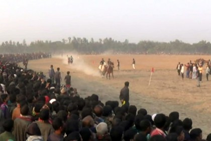টাঙ্গাইলে ঐতিহ্যবাহী ঘোড়া দৌড় প্রতিযোগিতা 