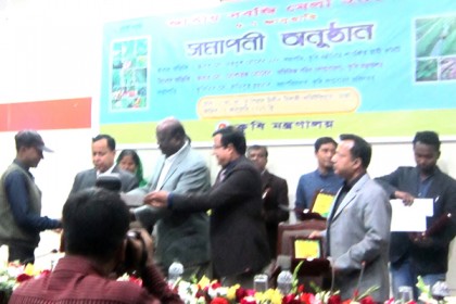 সবজি চাষ করে জাতীয় পুরস্কার পেলেন কৃষক মেহেদী