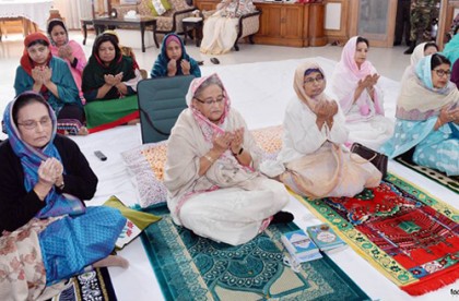 আখেরি মোনাজাতে অংশ নিলেন প্রধানমন্ত্রী