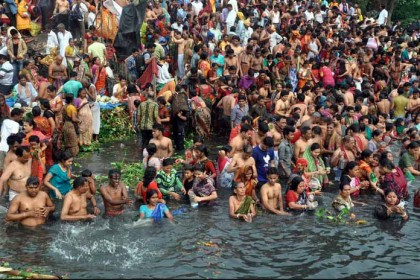 পশ্চিমবঙ্গে পদদলিত হয়ে ছয় পুণ্যার্থীর মৃত্যু