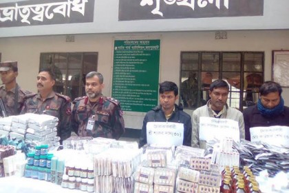 হিলি সীমান্তে ভারতীয় ওষুধসহ আটক ৩