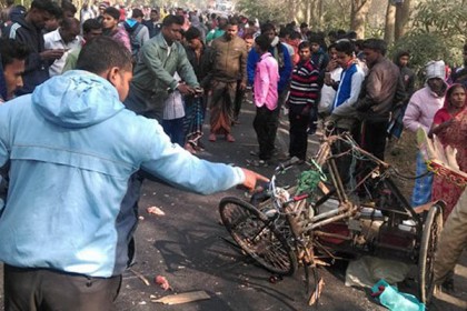 বাগেরহাটে দুর্ঘটনায় একই পরিবারের ৪ জন নিহত