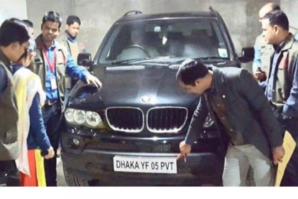 রাজধানীতে ‘অদ্ভুত নাম্বারপ্লেটের’ গাড়ি আটক