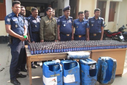 সাতক্ষীরায় ৬২০ বোতল ফেনসিডিল জব্দ, গ্রেফতার ২