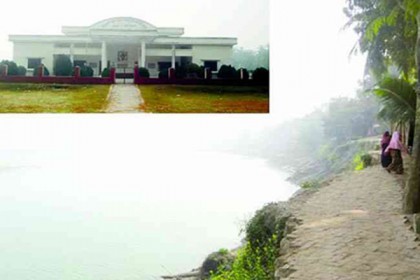 মধুমতি নদীগর্ভে বীরশ্রেষ্ঠ মুন্সী আব্দুর রউফ সড়কটি