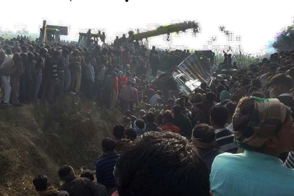 ভারতে বাস-ট্রাক সংঘর্ষে ২৪ শিক্ষার্থীর মৃত্যু