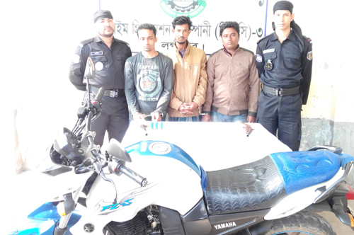 চাটখিলে এলজিসহ ৩ সন্ত্রাসী গ্রেফতার 