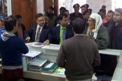 নাটোরে বেসরকারি ক্লিনিক ও ডায়াগনস্টিক সেন্টারে র‌্যাবের অভিযান
