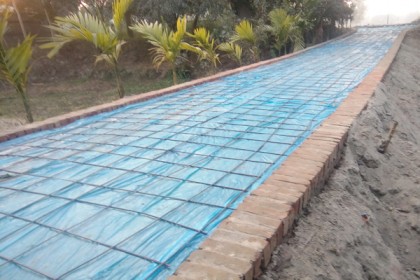 সিরাজগঞ্জে অনিয়মের কারণে নির্মাণ কাজ স্থগিত

