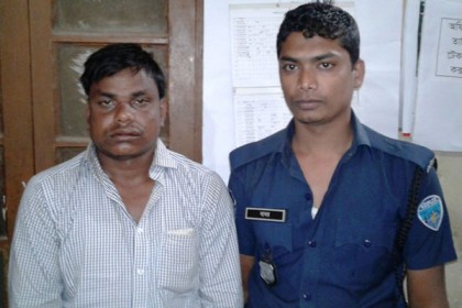 টেকনাফে ১২ মামলার পলাতক আসামি বাগু গ্রেফতার
