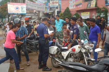 ঢাকার রাস্তায় একদিনে ৪৩২১ মামলা, ১৭ লাখ টাকা জরিমানা