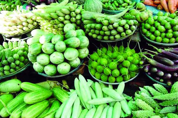 চট্টগ্রামে শীতের সবজিতে ক্রেতার মুখে হাসি