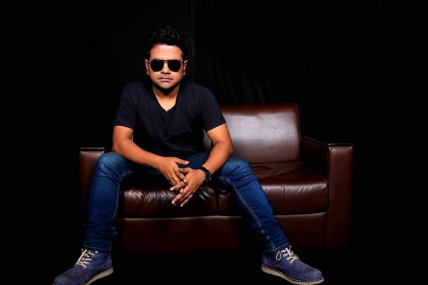 ম্যাগাজিন অনুষ্ঠান ‘পরিবর্তন’-এ গাইলেন তানভীর তারেক