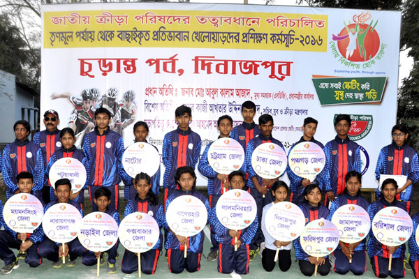 দিনাজপুরে রোলার স্কেটিং প্রশিক্ষণের সনদ বিতরণ