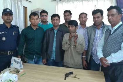রূপগঞ্জে মাদক ব্যবসায়ী আটক

