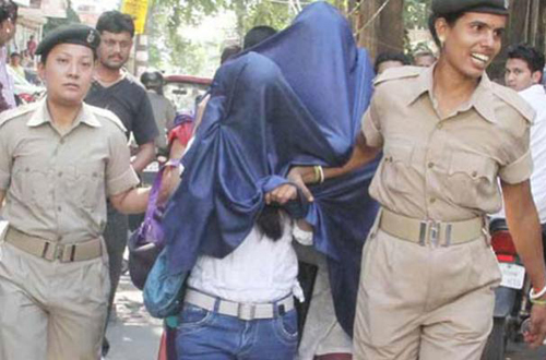 স্পা সেন্টারের আড়ালে মধুচক্র, আটক ১৫
