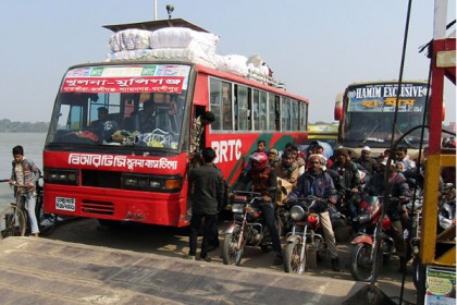 ১০০ টাকা 'বকশিসের' খেসারত ৫০ হাজার