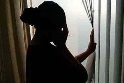রূপগঞ্জে বন্ধুদের নিয়ে ভাবিকে পেটালো দেবর